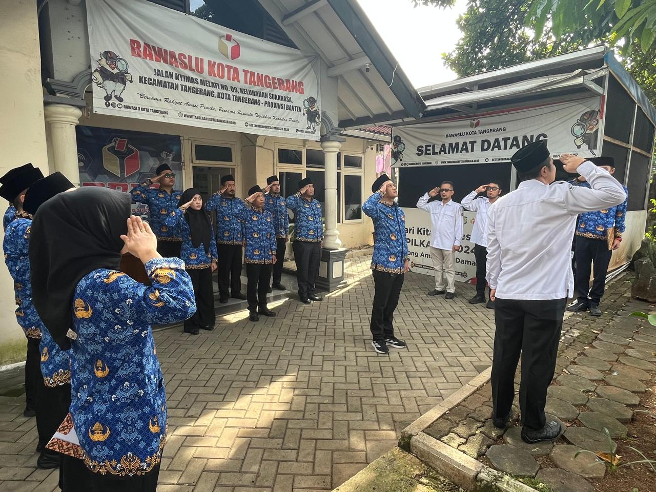 Bawaslu Kota Tangerang Menggelar Upacara Peringatan Hari Pahlawan