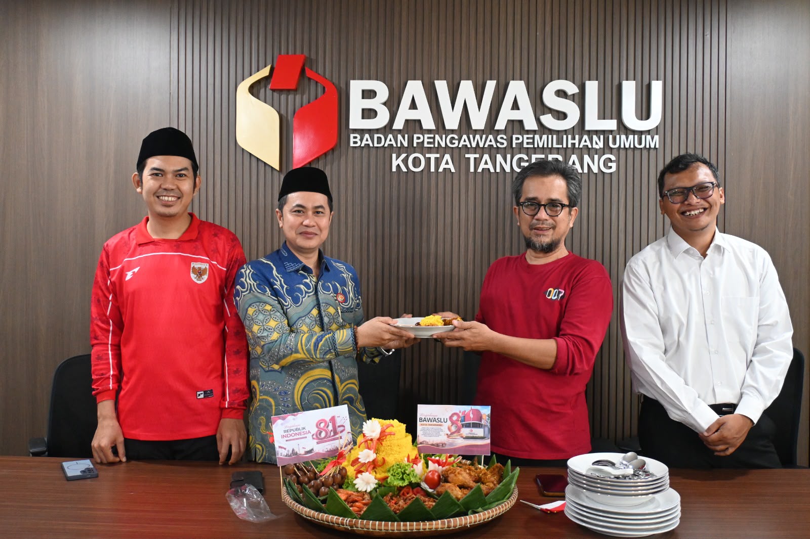 Rayakan HUT Bawaslu Kab/Kota dengan doa bersama, pemotongan tumpeng, serta ramah tamah seluruh jajaran Bawaslu Kota Tangerang