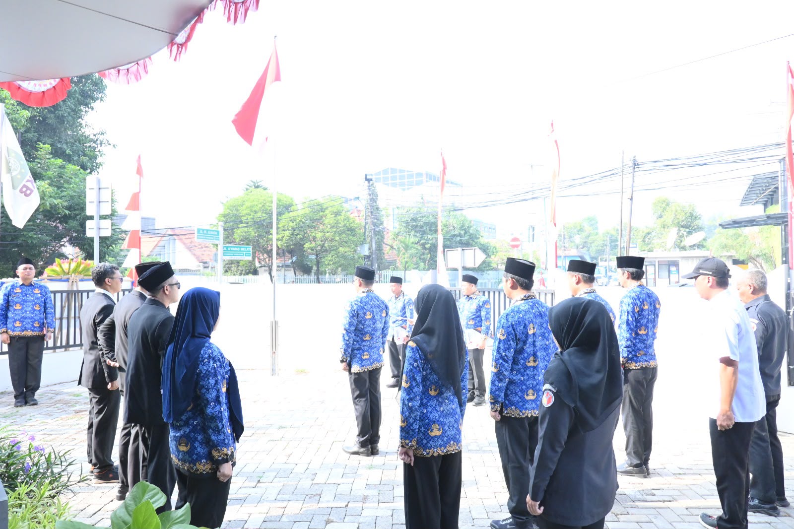 Pelaksanaan Upacara HUT 81 Republik Indonesia di Kantor Bawaslu Kota Tangerang
