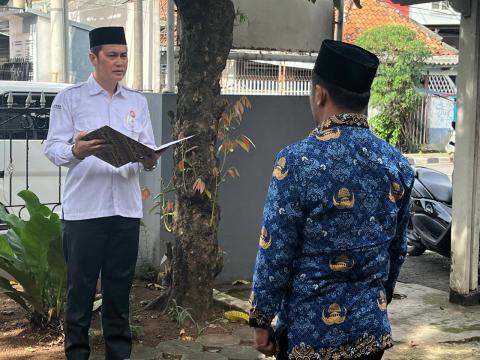 Ketua Bawaslu Kota Tangerang Sebagai Pembina Upacara Peringatan Hari Pahlawan