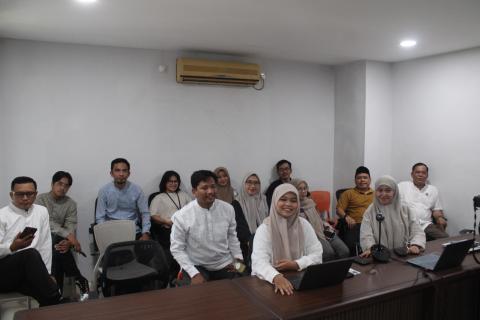 Staf Bawaslu Kota Tangerang Saat Mengikuti Kegiatan Kick Off Dapur Keadilan