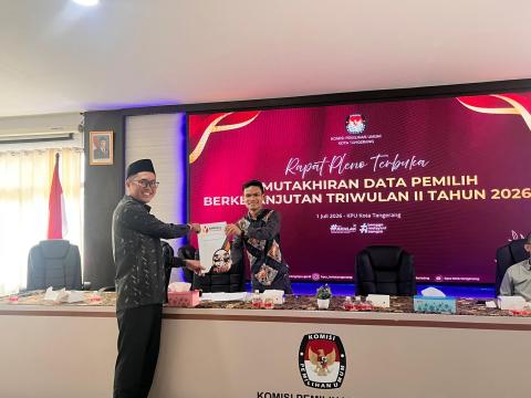 Anggota Bawaslu Kota Tangerang Faridal Arkam Machus saat menghadiri Rapat Pleno PDPB Triwulan II, Rabu (01/07/2026) 