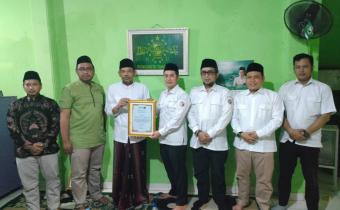 Penyerahan Piagam Penghargaan Kepada DMI Kota Tangerang Oleh Bawaslu Kota Tangerang Dalam Rangka Pelaksanaan Konsolidasi Demokrasi