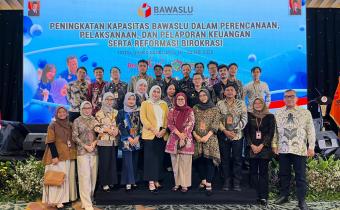 PNS Bawaslu Provinsi Banten Bersama Anggota Bawaslu Provinsi Banten dan Kota Tangerang Selatan