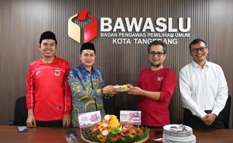 Rayakan HUT Bawaslu Kab/Kota dengan doa bersama, pemotongan tumpeng, serta ramah tamah seluruh jajaran Bawaslu Kota Tangerang